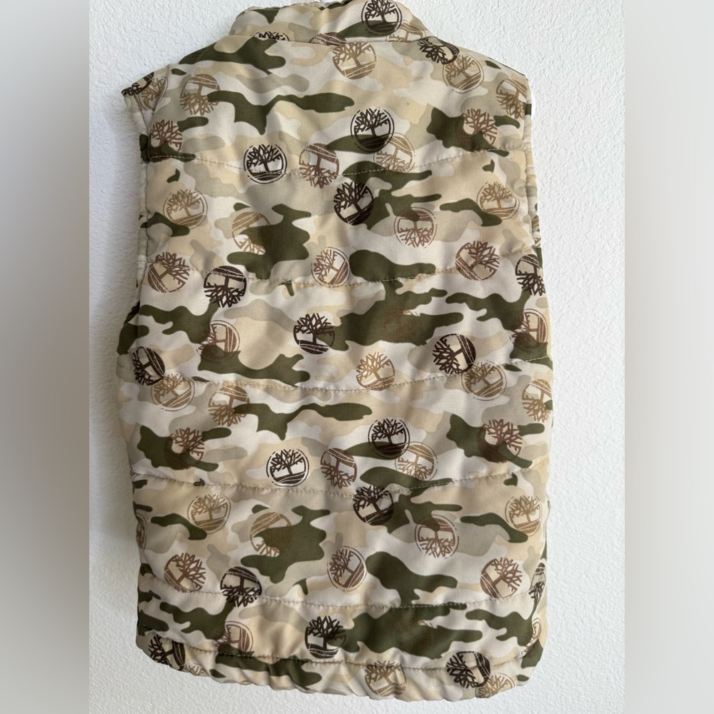 TIMBERLAND CAMO PUFFER VEST - Picture 2 of 4